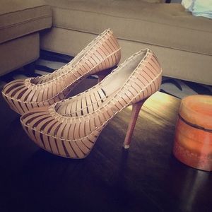 Report Signature Heels